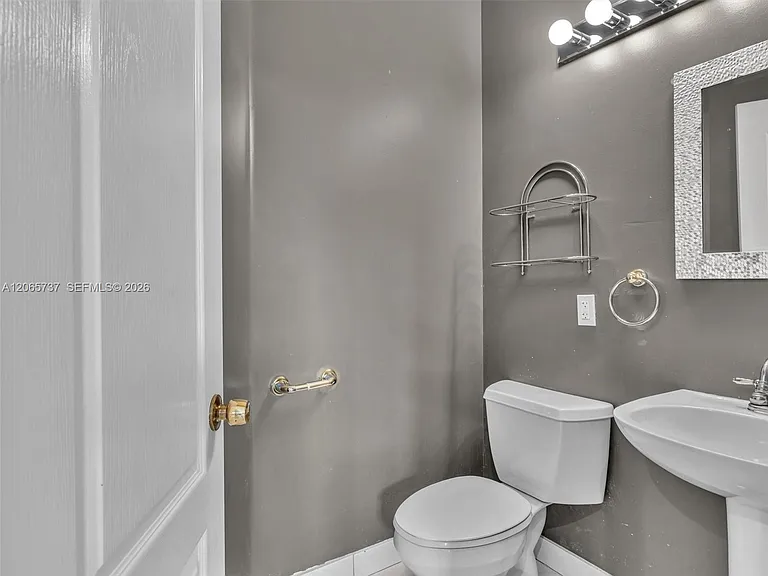 11335 Lake Shore Dr — Photo 21