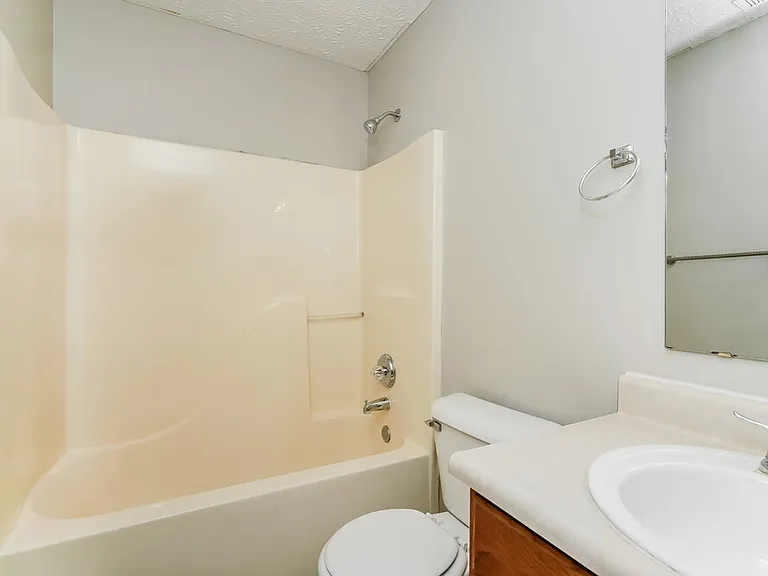 4487 Connaught East Dr — Photo 19