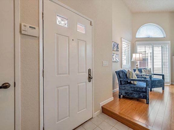 5th image of 106 E Court Ln