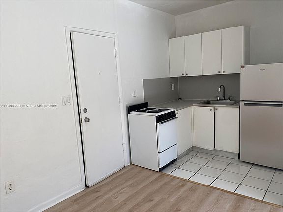3rd image of 1615 Pennsylvania Ave APT 28