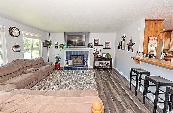 4th image of 1021 E Buchnell Dr