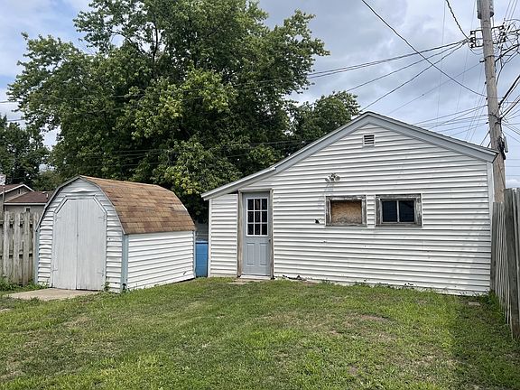 4th image of 636 Crosat St