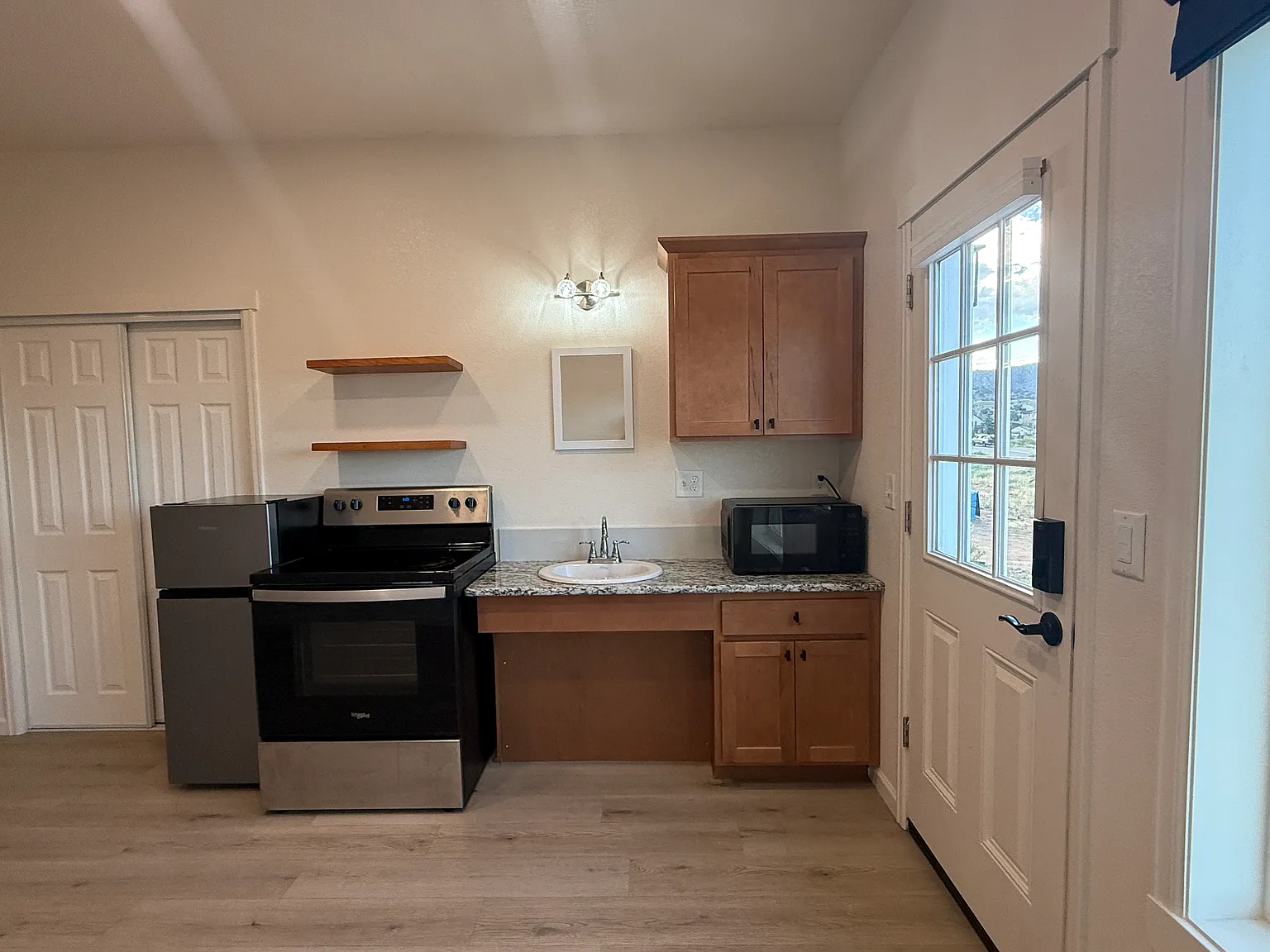 Studio, 324 sqft, $895 — Photo 3
