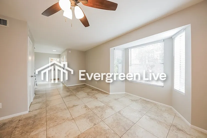 3 bed, 2.5 bath, 1770 sqft, $1,945 — Photo 3