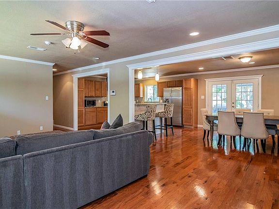4th image of 6425 Waverly Way