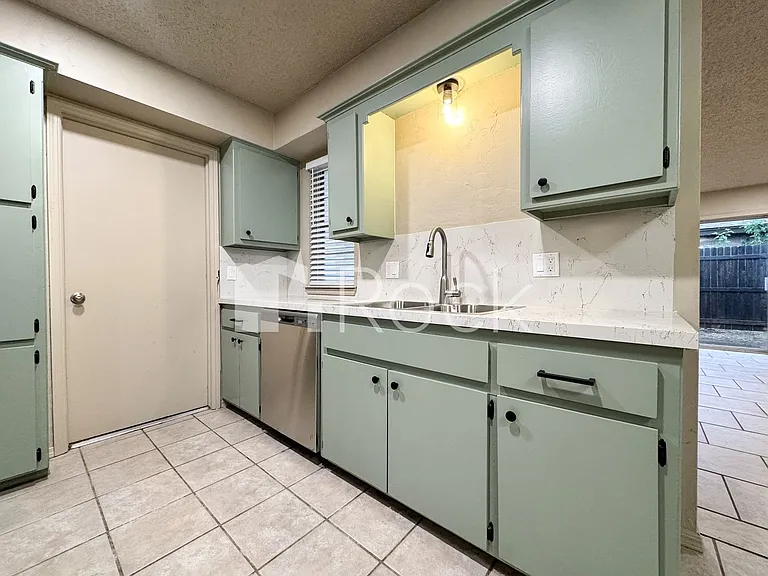 7024 Woodlake Dr — Photo 4