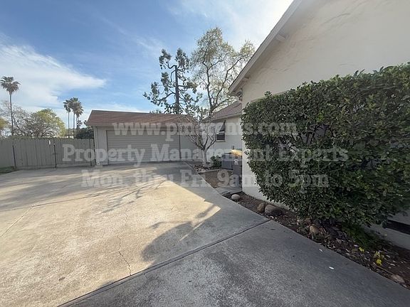 2nd image of 1422 W Flora St