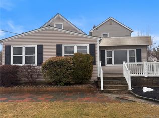 93 Vermont Ave, West Babylon, NY 11704