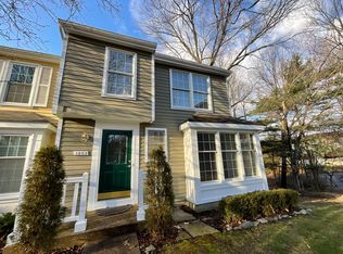 1565 Twisted Oak Dr, Reston, VA 20194