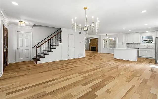 4 bed, 3.0 bath, 2402 sqft, $3,400 — Photo 4