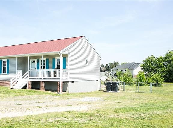 3rd image of 4815 Creek Cir