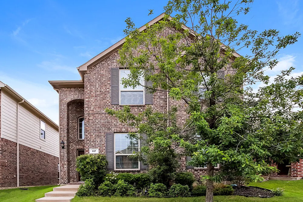 3 bed, 2.5 bath, 1888 sqft, $2,560 — Photo 1