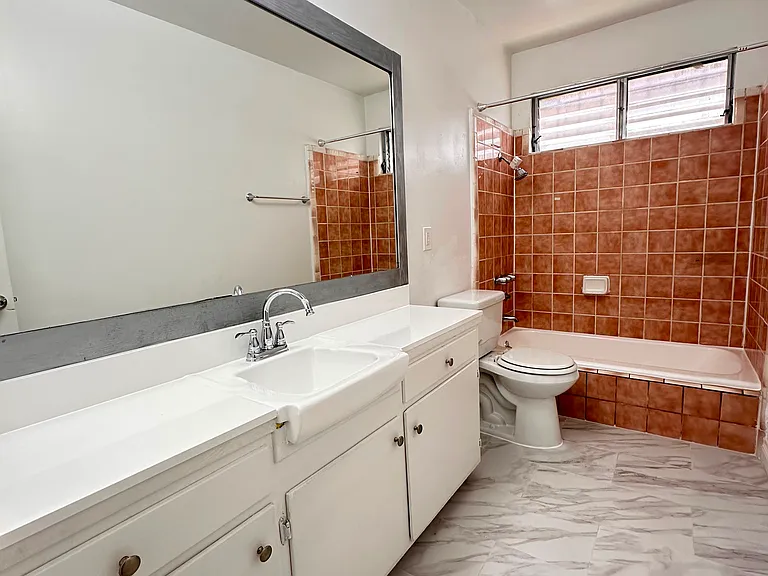 6153 Lexington — Photo 8