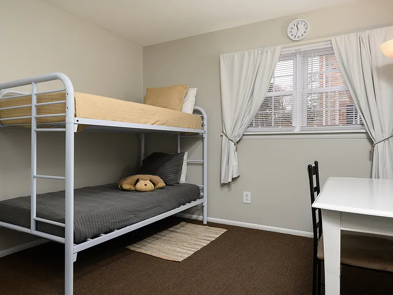 Heritage Court Apartments — Photo 9