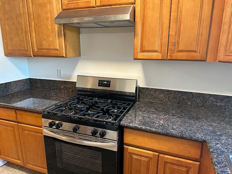 1015 E Wilson Ave #4 — Photo 2