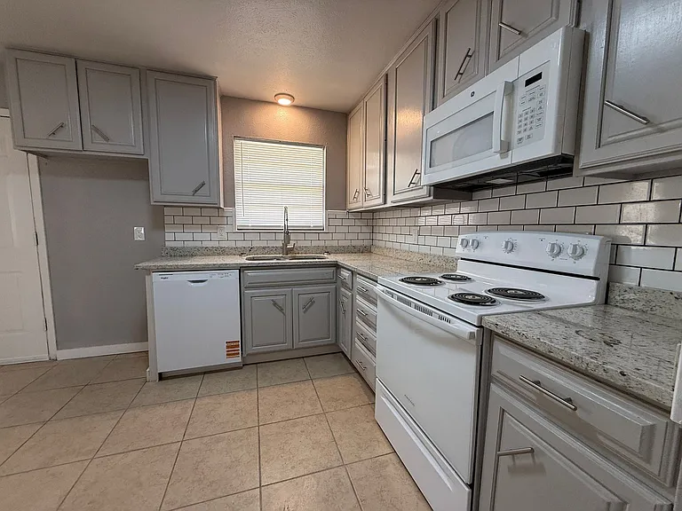 3237 Drexel Ave — Photo 7