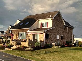 306 Niagara Shore Dr, Tonawanda, NY 14150