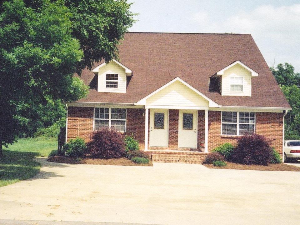 1st image of 2927 Barneys Ln NE