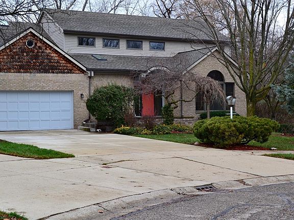 2nd image of 2155 Amelia Pl
