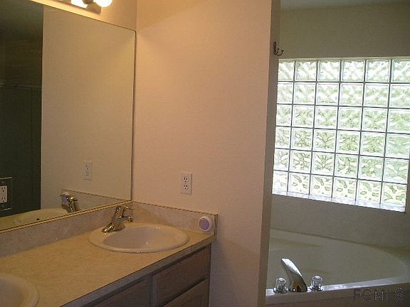 4th image of 18 Rymshaw Dr