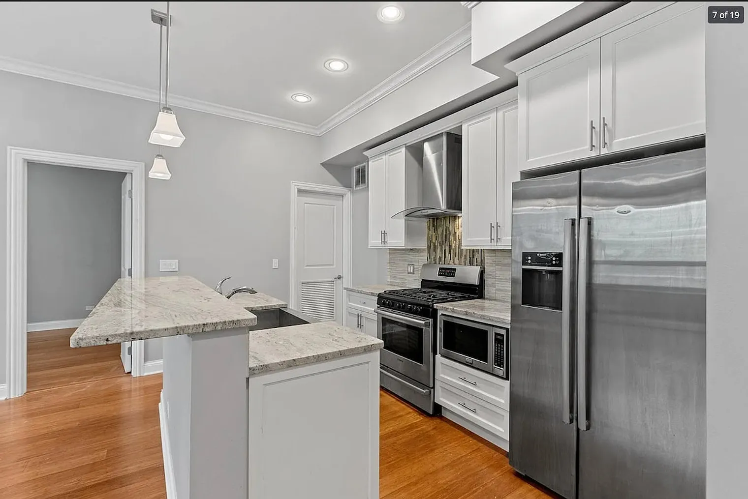 2 bed, 2.0 bath, 1194 sqft, $4,843 — Photo 4