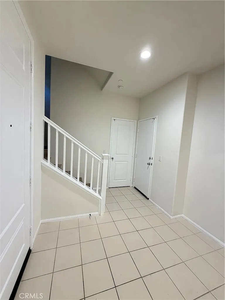 3 bed, 2.5 bath, 1614 sqft, $3,280 — Photo 3