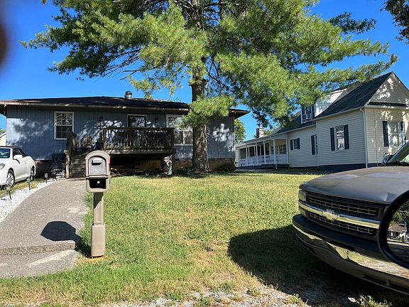 3rd image of 611 Balsam Dr
