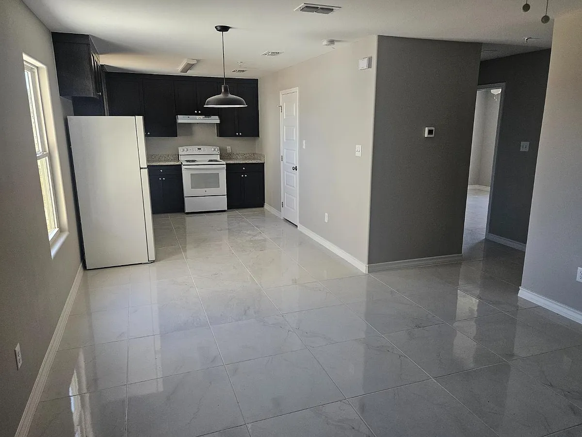 Unit Photo - 315 Dorel Dr #301