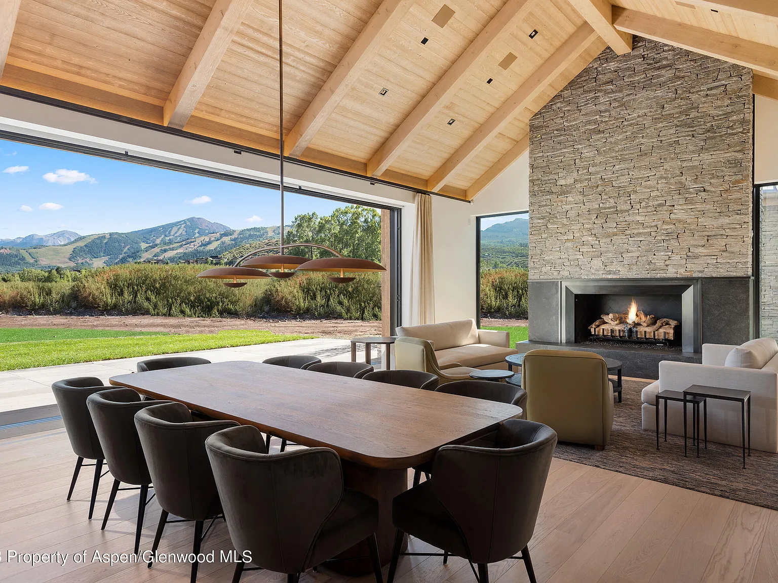 4 bed, 5.0 bath, 5750 sqft, $200,000 — Photo 2