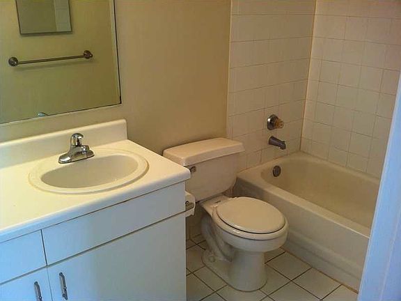 4th image of 1120 Sorrento Dr