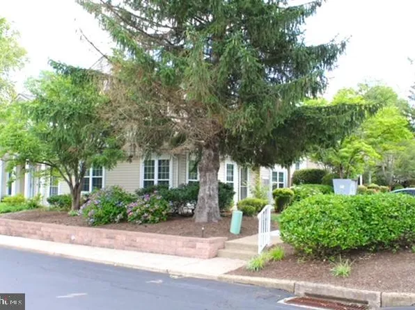 12018 Beacon Hill Dr, Holland, PA 18966