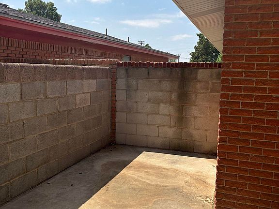 2nd image of 110 W Alto Dr