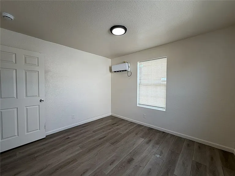 3126 Naples St — Photo 7