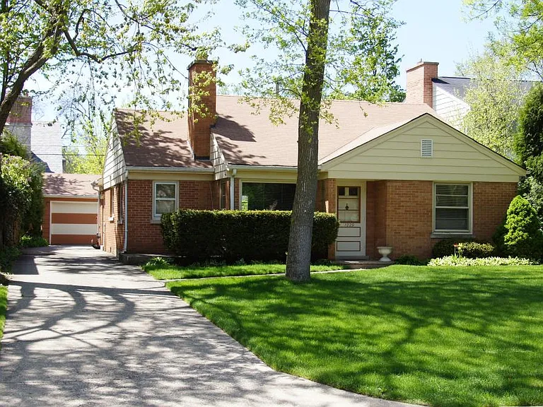 1229 Middlebury Ln — Photo 1