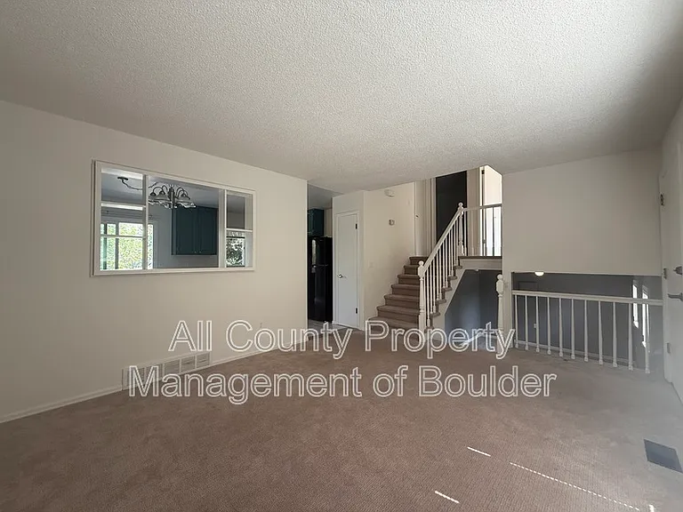 1520 Taft Ct — Photo 3
