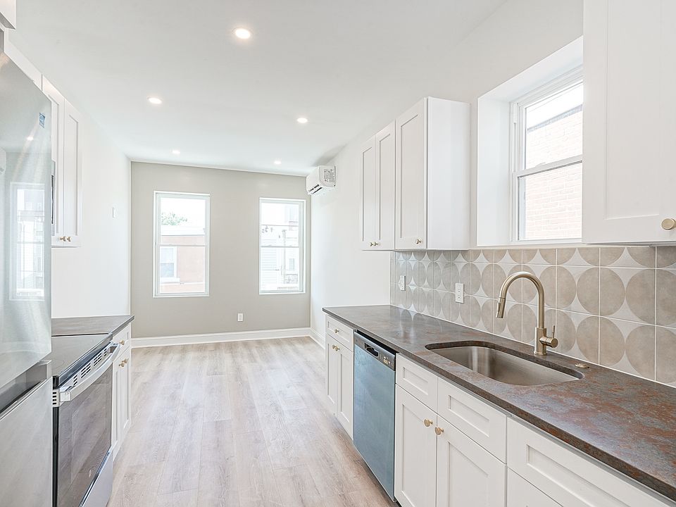 1st image of 2028 Moore St #2