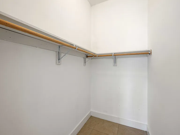 900 SW 7th St #505 — Photo 15