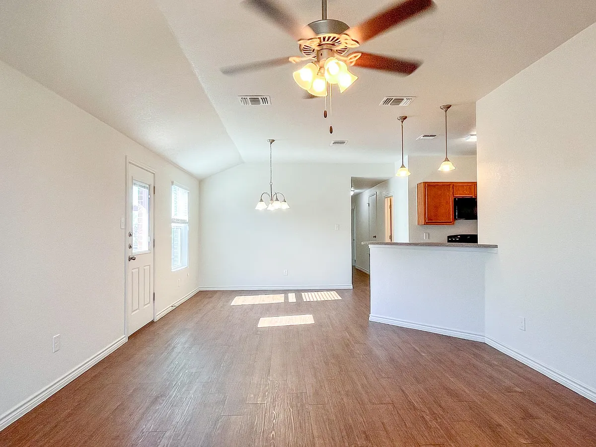 Building Photo - 1513 Justin Loop #A