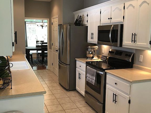 4th image of 211 Lakeside Park Dr