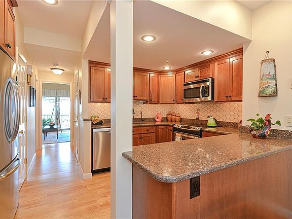 4th image of 13 Seabreeze Ln