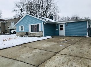 104 Hickory Dr, Carpentersville, IL