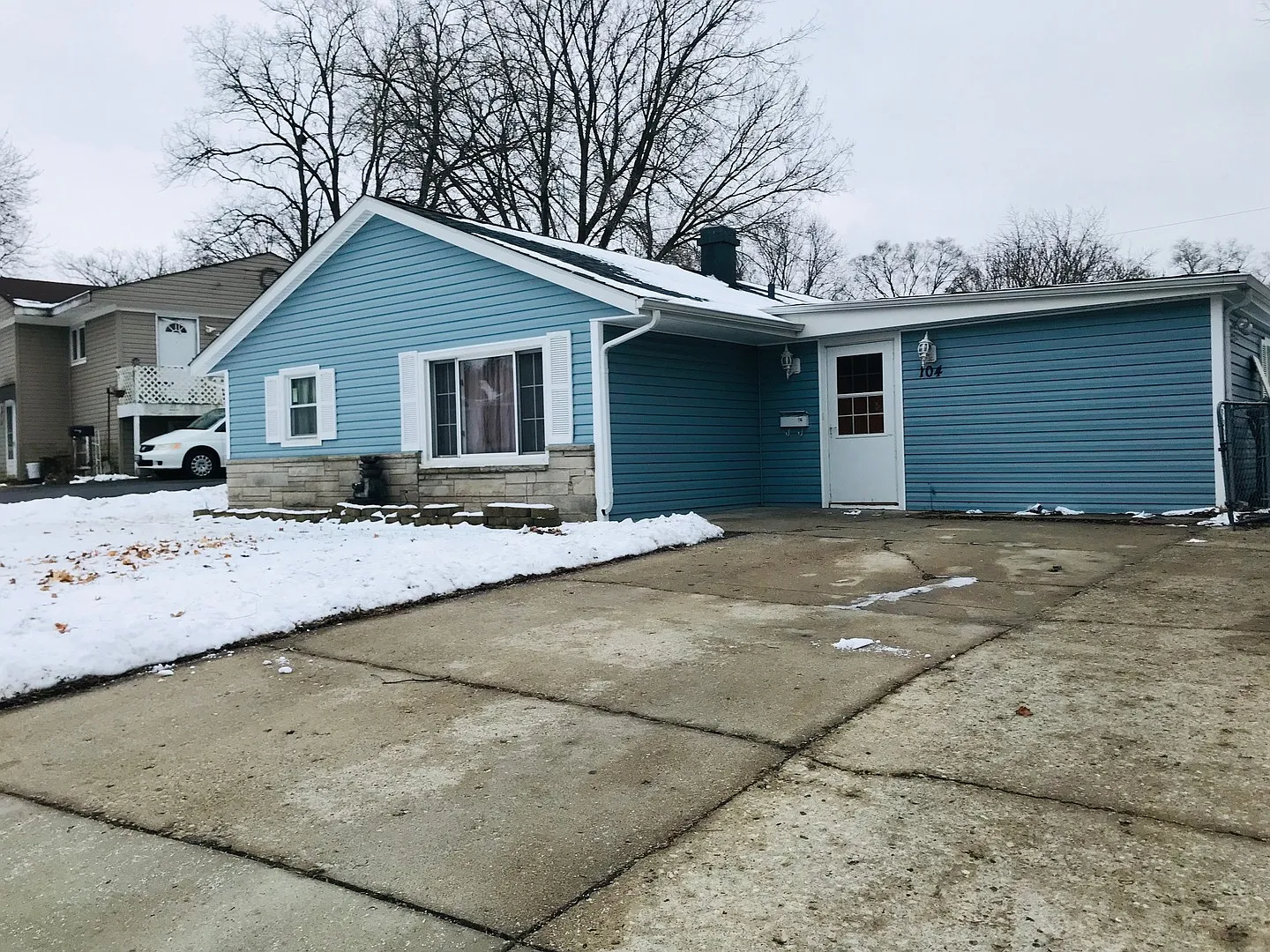 104 Hickory Dr photo 1