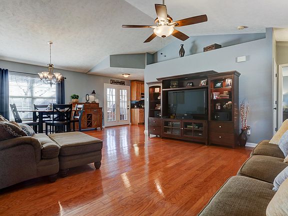 3rd image of 1308 S Courtney Oak Ln