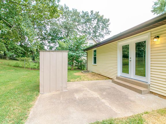 5th image of 807 Benton Ct