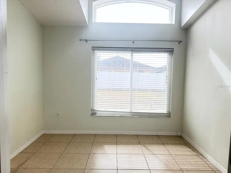 730 Garberia Dr — Photo 33