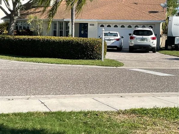 17601 Sterling Ter, Redington Shores, FL 33708