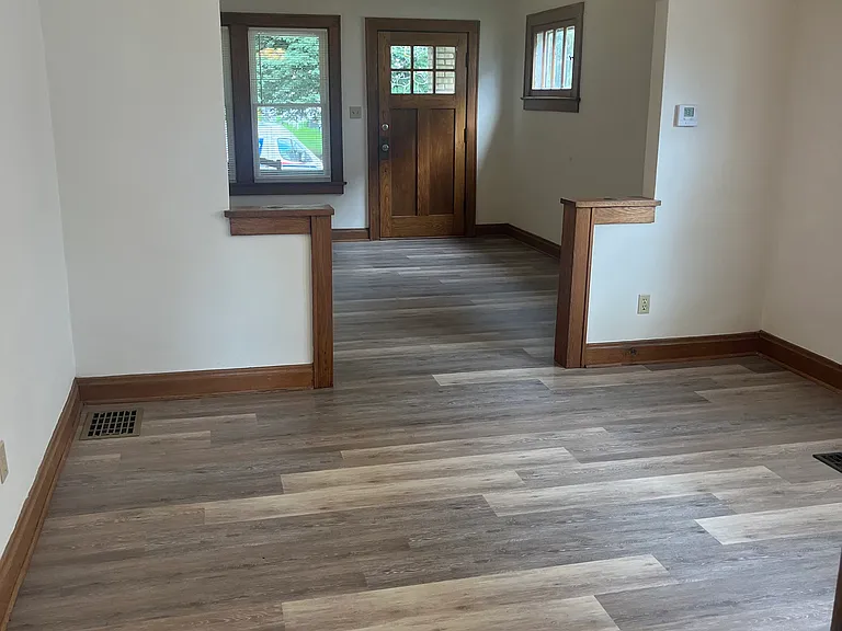 917 Thomas Rd — Photo 3