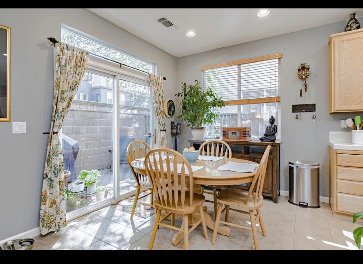 Building Photo - 211 Dragonfly Cir