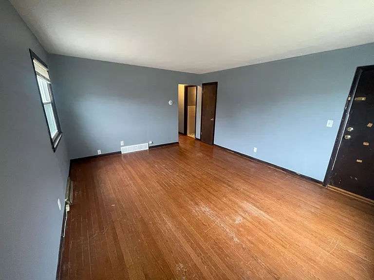 5009-5017 S Lake Dr 12 unit — Photo 7