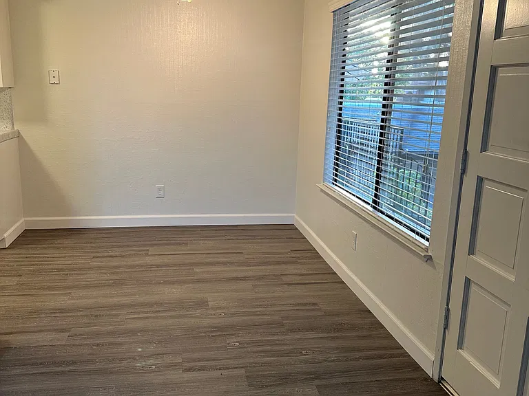 5053 N Roosevelt Ave #202 — Photo 4